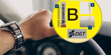 Adiós a la etiqueta B y susto para un 35% de los conductores: ¿podrás seguir circulando con tu coche? - Freepik / DGT