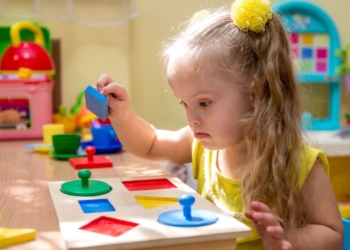 La Junta de Castilla y León refuerza el compromiso de ayuda para niños con discapacidad y niños con síndrome de Down