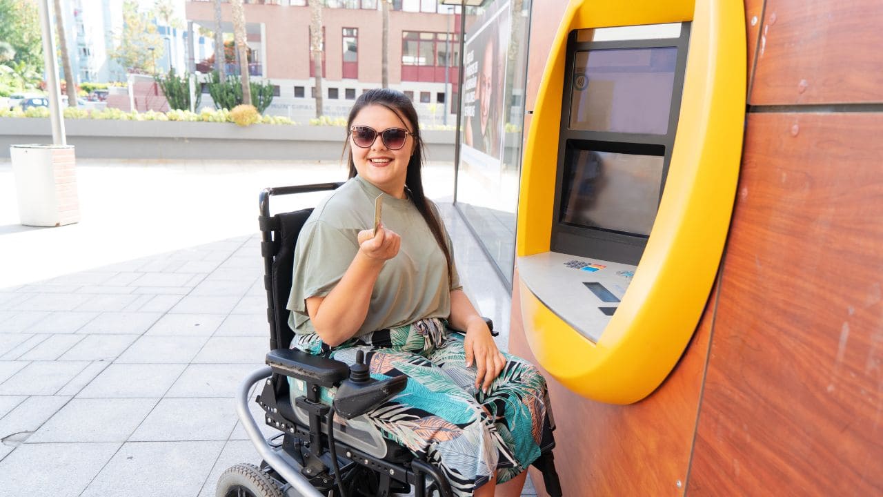 Los cajeros automáticos deberán de ser accesibles a partir del mes de junio de 2025