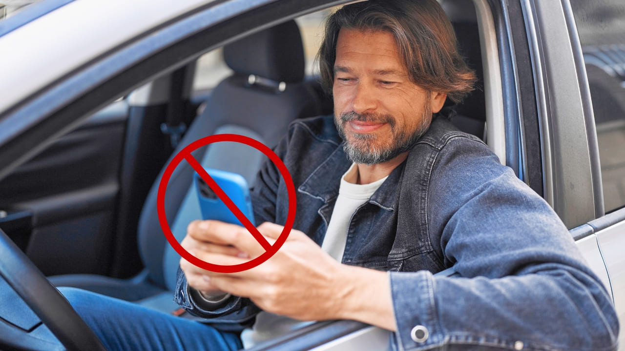 Óscar Ramón, abogado: "Despedido por grabarse con el móvil mientras conducía a 175 km/h por autovía y colgarlo en WhatsApp"