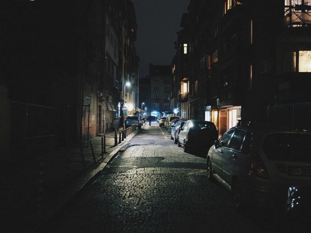 "No puedo circular de noche, pero lo hago": la seria advertencia de la DGT para estos casos - Pixabay