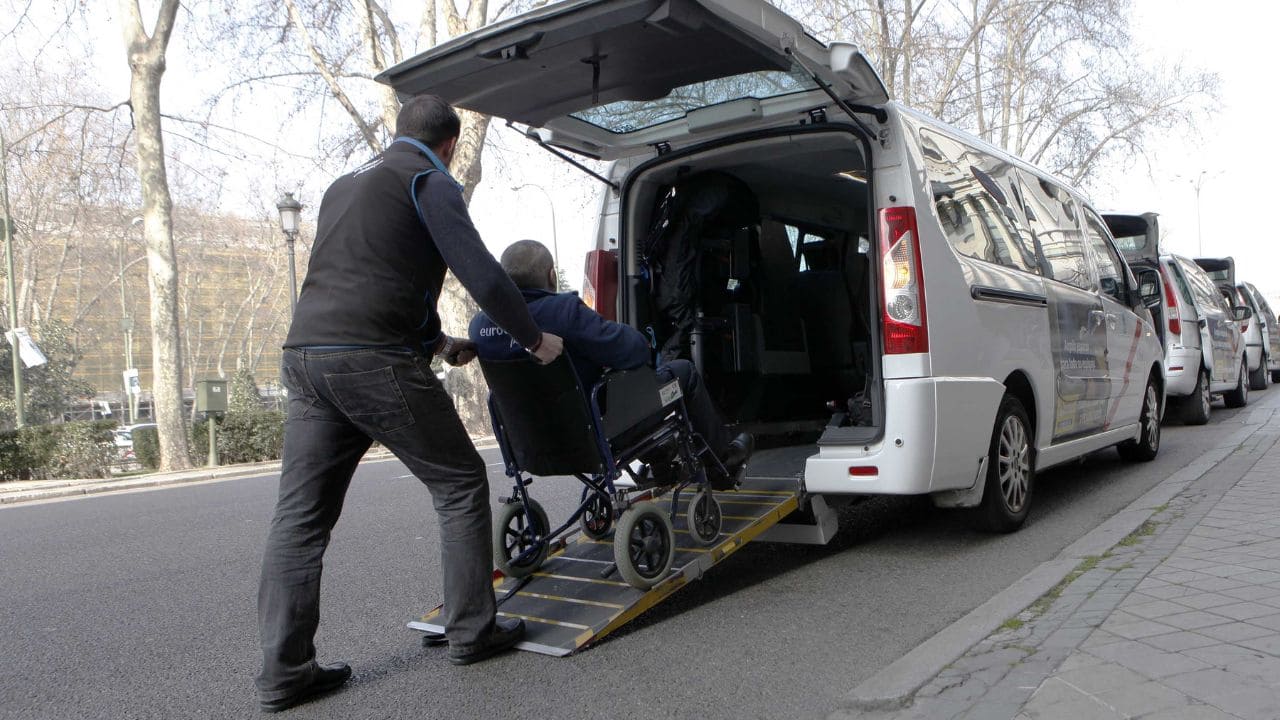 Denuncian el descontrol que existe entre taxis adaptados y VTC y perjudica a las personas con discapacidad