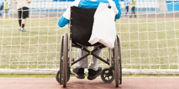 Un futbolista se queda en silla, 80% grado de discapacidad y dependiente tras la patada de otro jugador