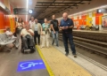 España va a mejorar la accesibilidad de los trenes para personas con movilidad reducida con una proyección luminosa