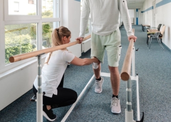 Un paciente parapléjico con 33 años vuelve a andar gracias a una neuroestimulación