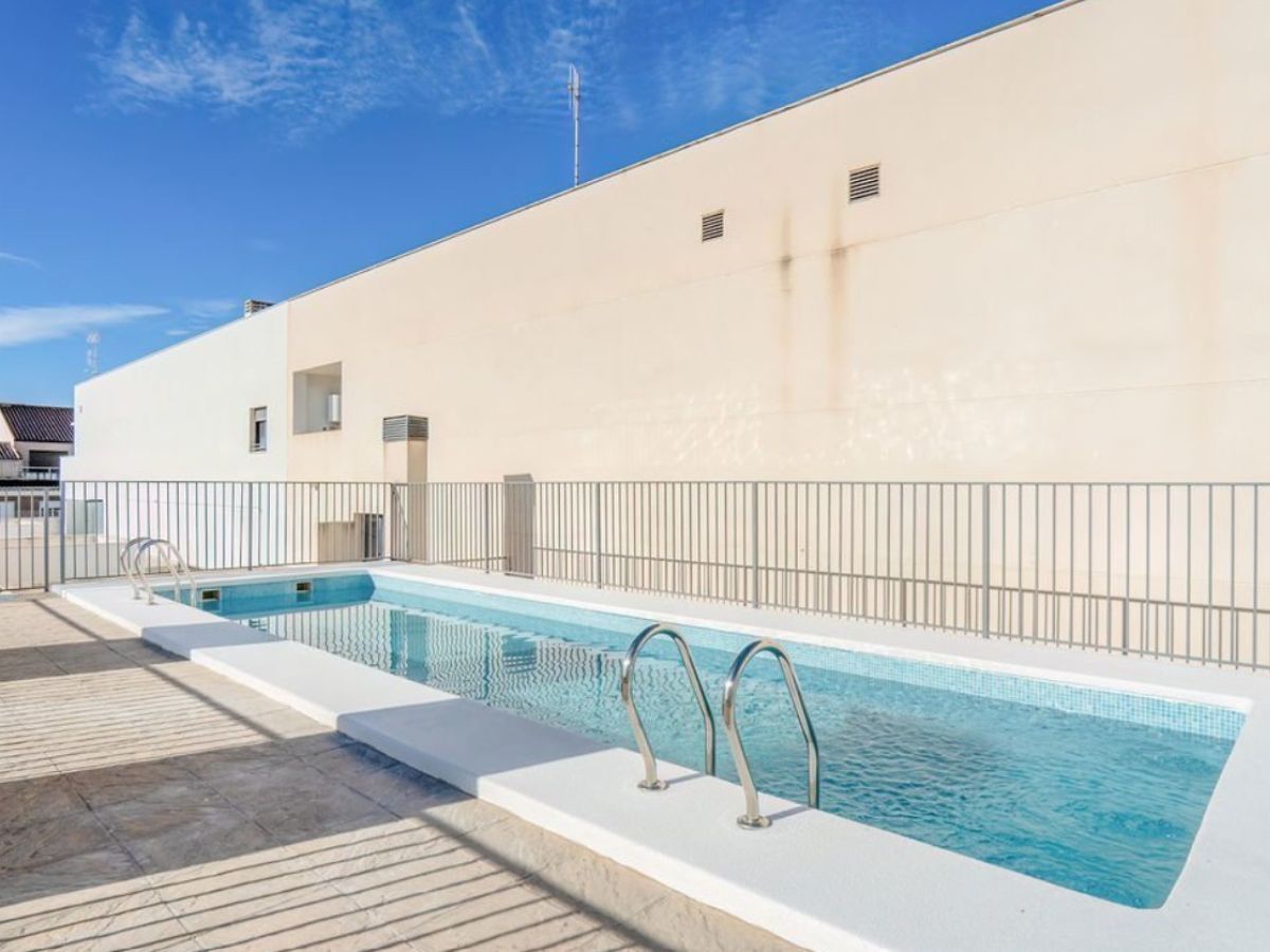Solvia busca con urgencia un comprador para este piso con piscina por solo 70.000 euros / Solvia