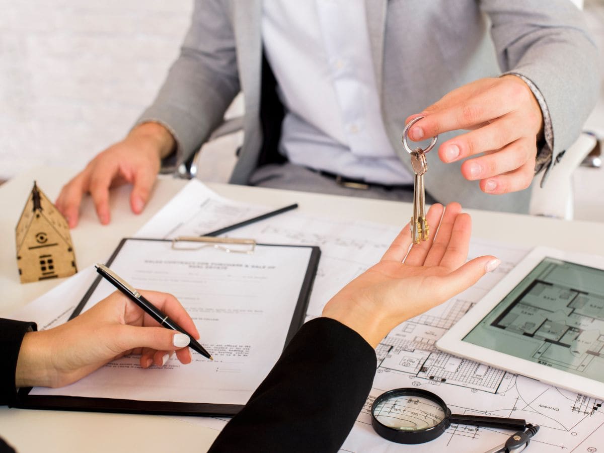 Vender una casa y que una de las partes sea una persona con discapacidad: ¿qué hay que tener en cuenta? - Freepik