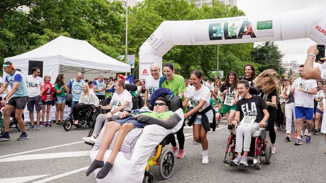 Más de 3.000 personas se dan cita en la carrera solidaria 'Madrid con la ELA'