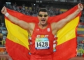'Guías hacia la luz', el libro inspirado en la vida del atleta paralímpico David Casinos junto a sus perros guía