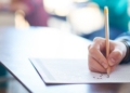 FIAPAS denuncia que obligan a un alumno con discapacidad auditiva a quitarse sus audífonos durante la Selectividad