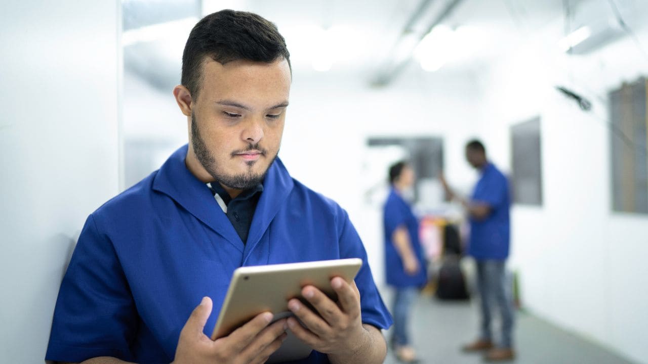 ISS y Fundación ONCE firman un acuerdo para fomentar el empleo de las personas con discapacidad