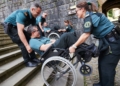 La Guardia Civil se pone en la piel de los peregrinos con discapacidad en el Camino de Santiago