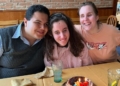 Lucía Álvarez, ciega de nacimiento, celebrando su cumpleaños