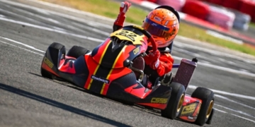 Iker Fernández, piloto de 8 años que destaca en el karting español