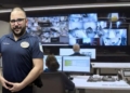 Adrián Herrera, vigilante de seguridad con discapacidad visual