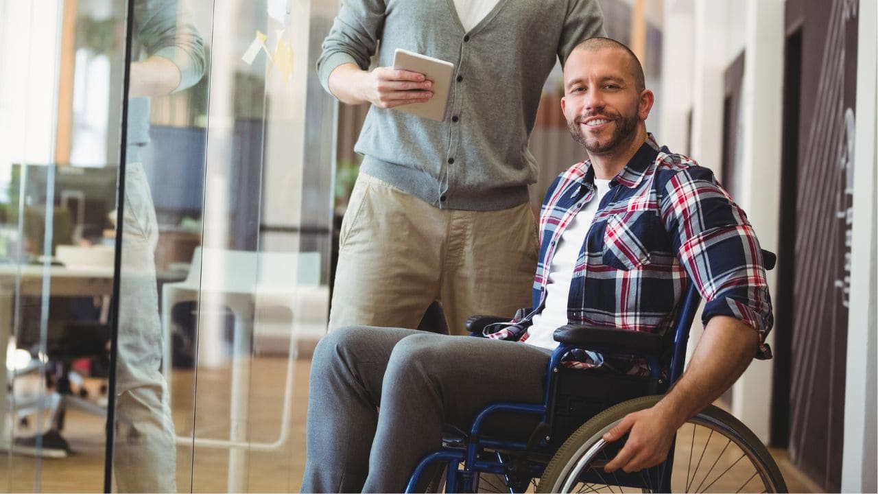 COCEMFE impulsa el acceso de las personas con discapacidad a las ofertas de empleo público de CNMV