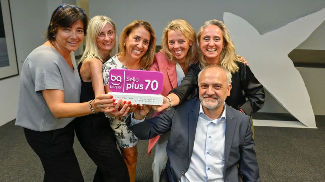 Fundación 'La Caixa' recibe el sello Bequal Plus70, que certifica su compromiso con la inclusión