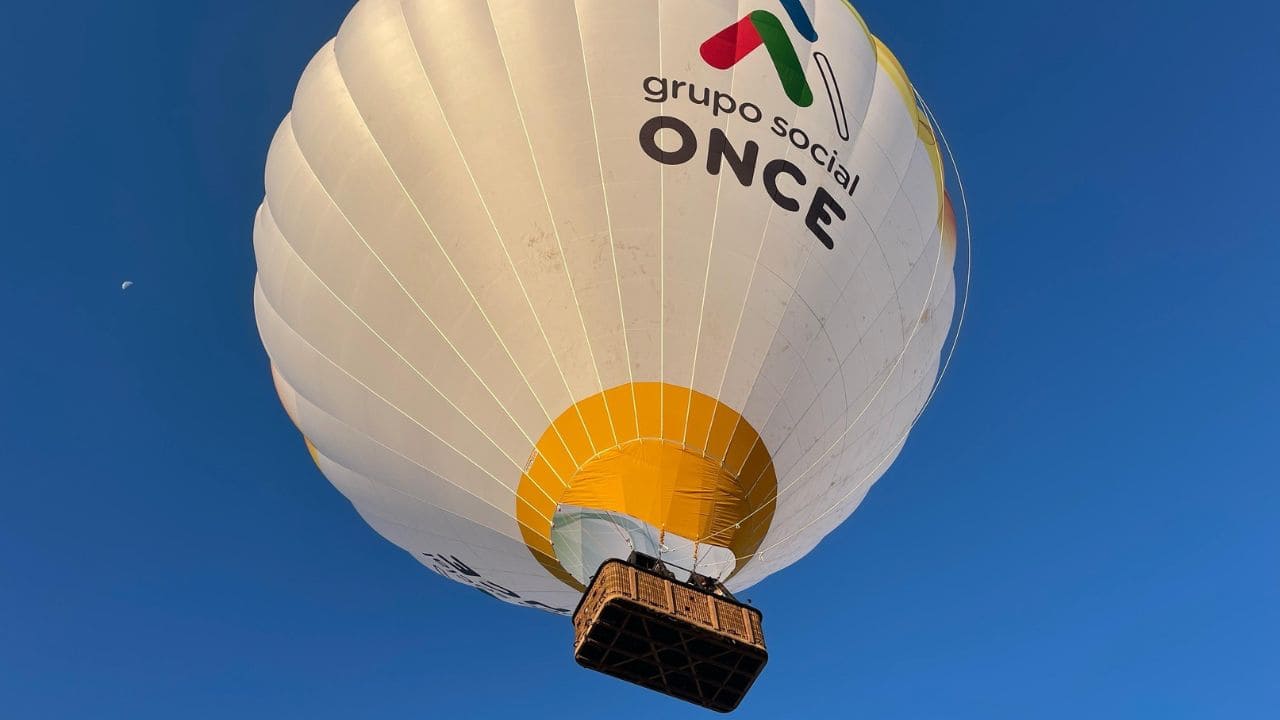 Fundación ONCE presenta un globo aerostático accesible para todos