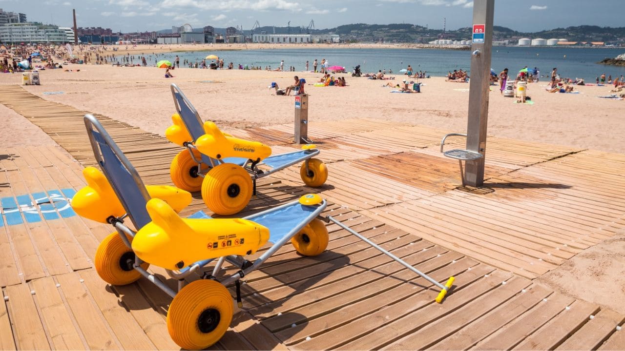 Melilla lanza el plan 'Playa para todos' para tener playas accesibles