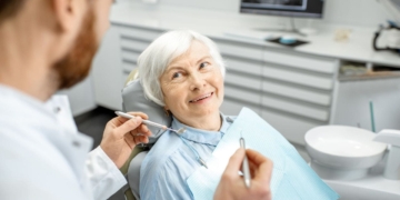 Sanidad incluye a las personas mayores de 65 años en la cartera bucodental