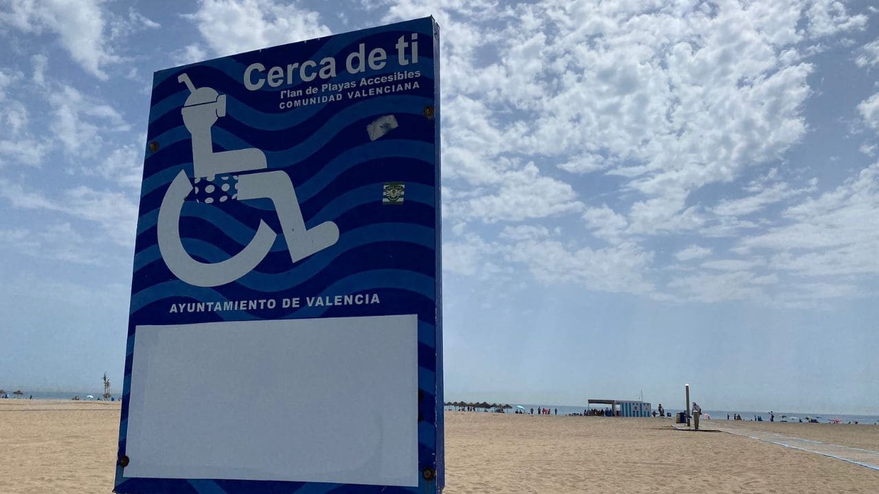 Cocemfe señala que existen "problemáticas" en algunos puntos de baño adaptado de las playas valencianas