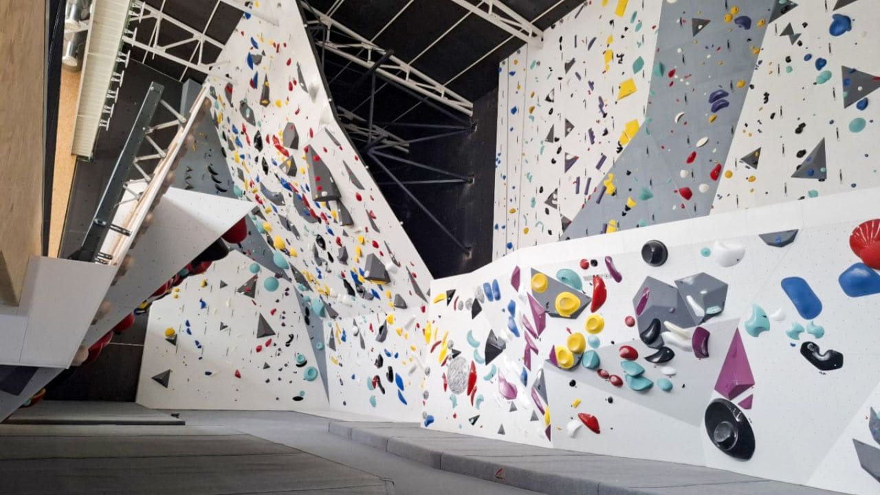 Rocódromo 'Alberto Ginés' de Cáceres, donde participaran dos jóvenes con sordoceguera en el Campeonato de España de Escalada