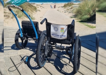 La playa de A Frouxeira cuenta con silla de ruedas autropropulsadas
