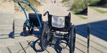 La playa de A Frouxeira cuenta con silla de ruedas autropropulsadas