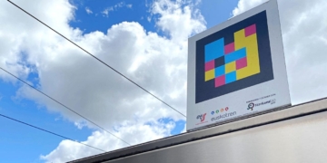 Vitoria instala la tecnología NaviLens para mejorar la accesibilidad al transporte público