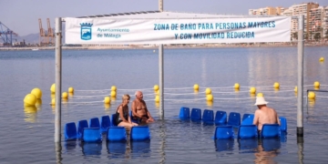 El programa de baño asistido 'Disfruta la Playa' en Málaga estará disponible hasta el 15 de septiembre
