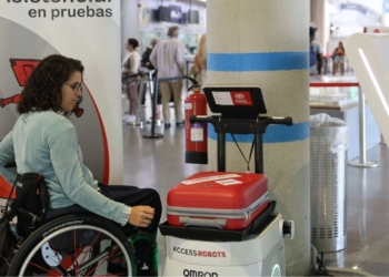 'AccesRobots', robot diseñado para guiar a personas con discapacidad./ Foto de la Fundación ONCE