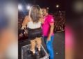 El cantante Nattan expone a una mujer con acondroplasia en uno de sus conciertos