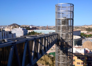 Ascensor panorámico de Cartagena, más accesible para las personas con discapacidad