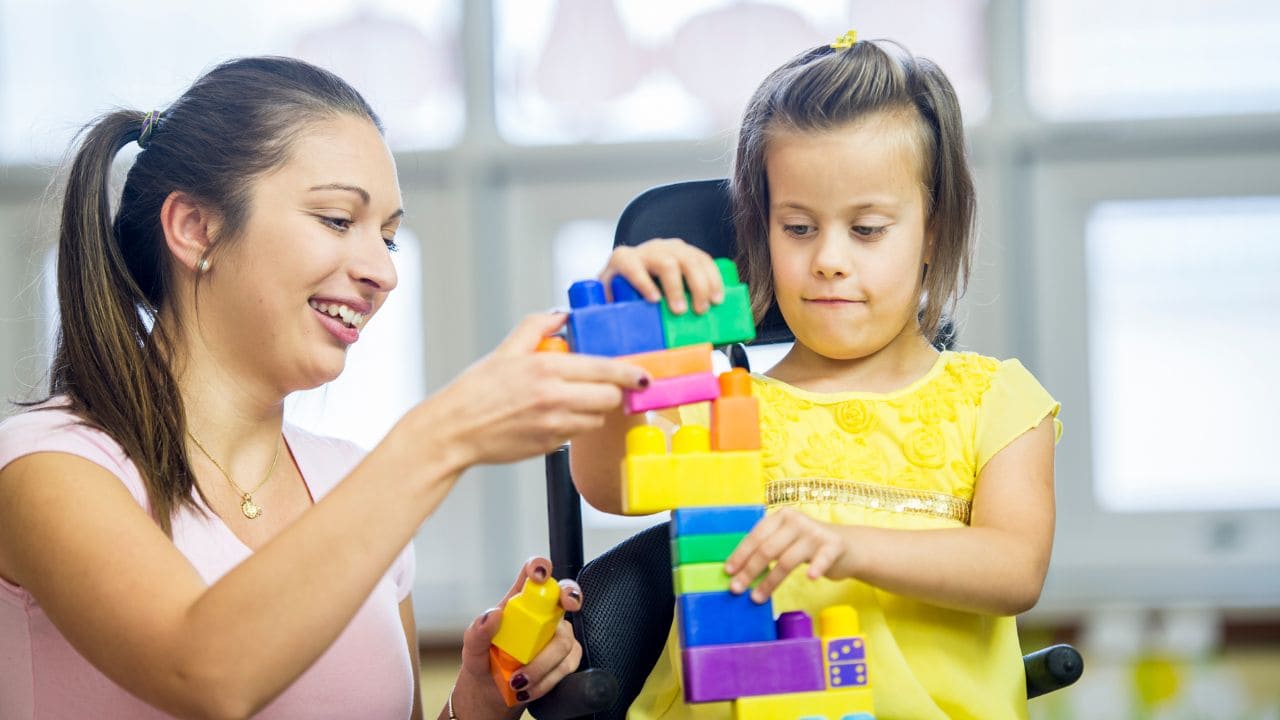 Nueva ayuda a domicilio para menores y jóvenes con gran discapacidad en Castilla y León