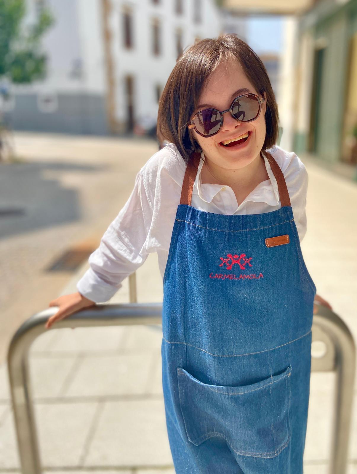 El brillo de Carmela, la joven con Síndrome de Down que ha creado su propia marca de joyas