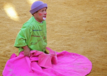 Espectáculo cómico-taurino con personas con acondroplasia