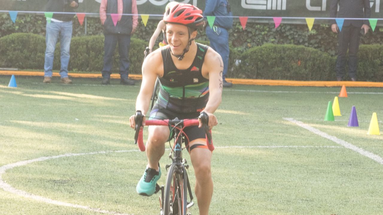 Jóvenes con síndrome de Down completan triatlones