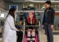 Mujer con lesión medular logra recuperar su fuerza