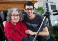 Sarah Ezekiel, paciente con ELA, recupera su voz con una grabación de ocho segundos