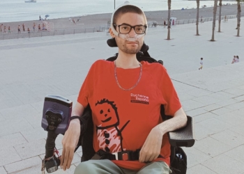 Fran Stark, paciente con Duchenne, estalla contra la Ley ELA