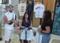 Rasel defiende a una joven en silla de ruedas