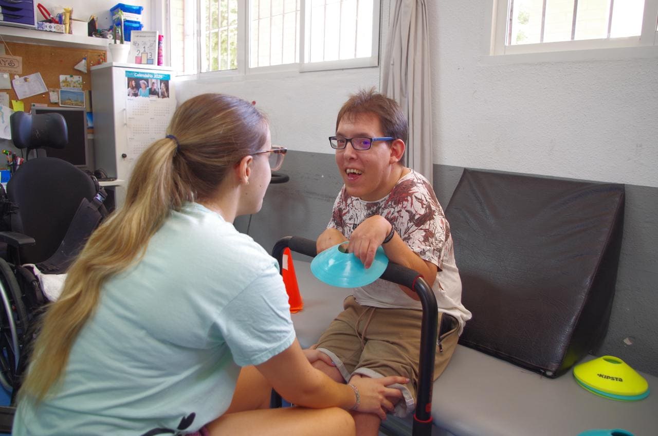 Entre la escasez y el mal uso de las tarjetas: así es la realidad de las plazas de aparcamiento PMR