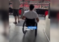 Pablo Tovar, persona en silla de ruedas, durante un concierto en Wembley