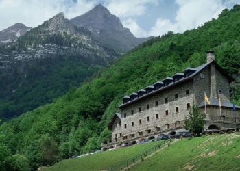 El Parador de Bielsa vuelve a abrir sus puertas tras una reforma valorada en 3,2 millones de euros
