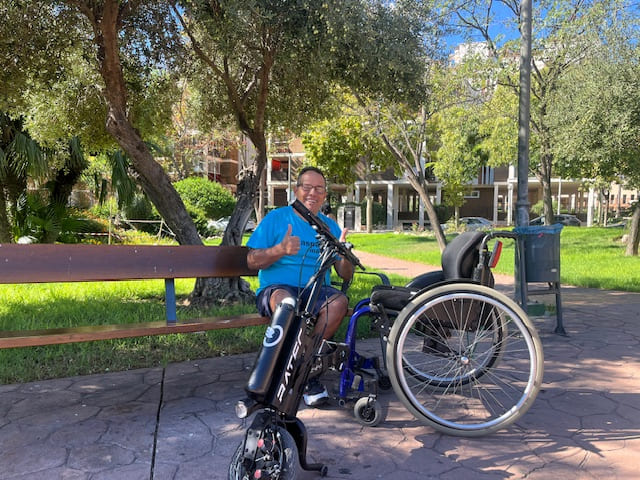 La vida de Carlos, detrás de una parálisis cerebral: "Hay que luchar por cualquier entorno que nos iguale con los demás"