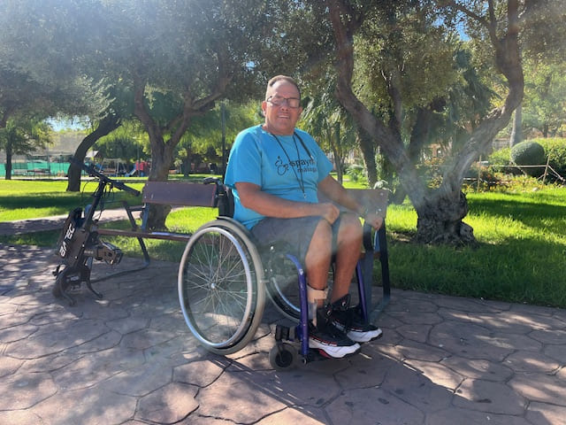 La vida de Carlos, detrás de una parálisis cerebral: "Hay que luchar por cualquier entorno que nos iguale con los demás"