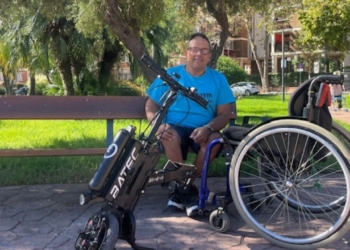 La vida de Carlos, detrás de una parálisis cerebral: "Hay que luchar por entornos que nos igualen con los demás"