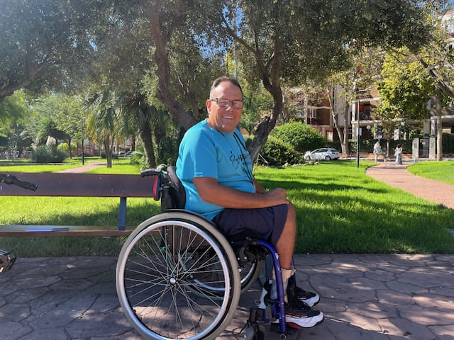 La vida de Carlos, detrás de una parálisis cerebral: "Hay que luchar por cualquier entorno que nos iguale con los demás"