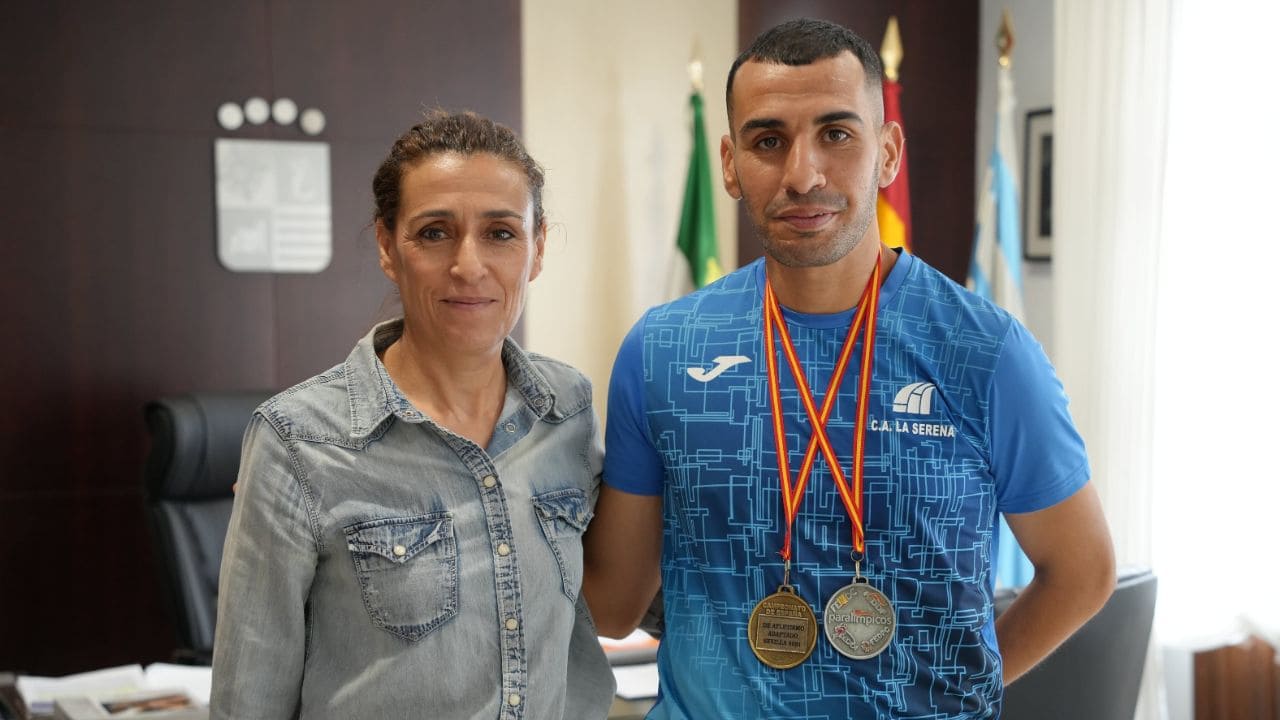 Medi Raiss junto Ana Belén Fernández, alcaldesa de Villanueva de la Serena