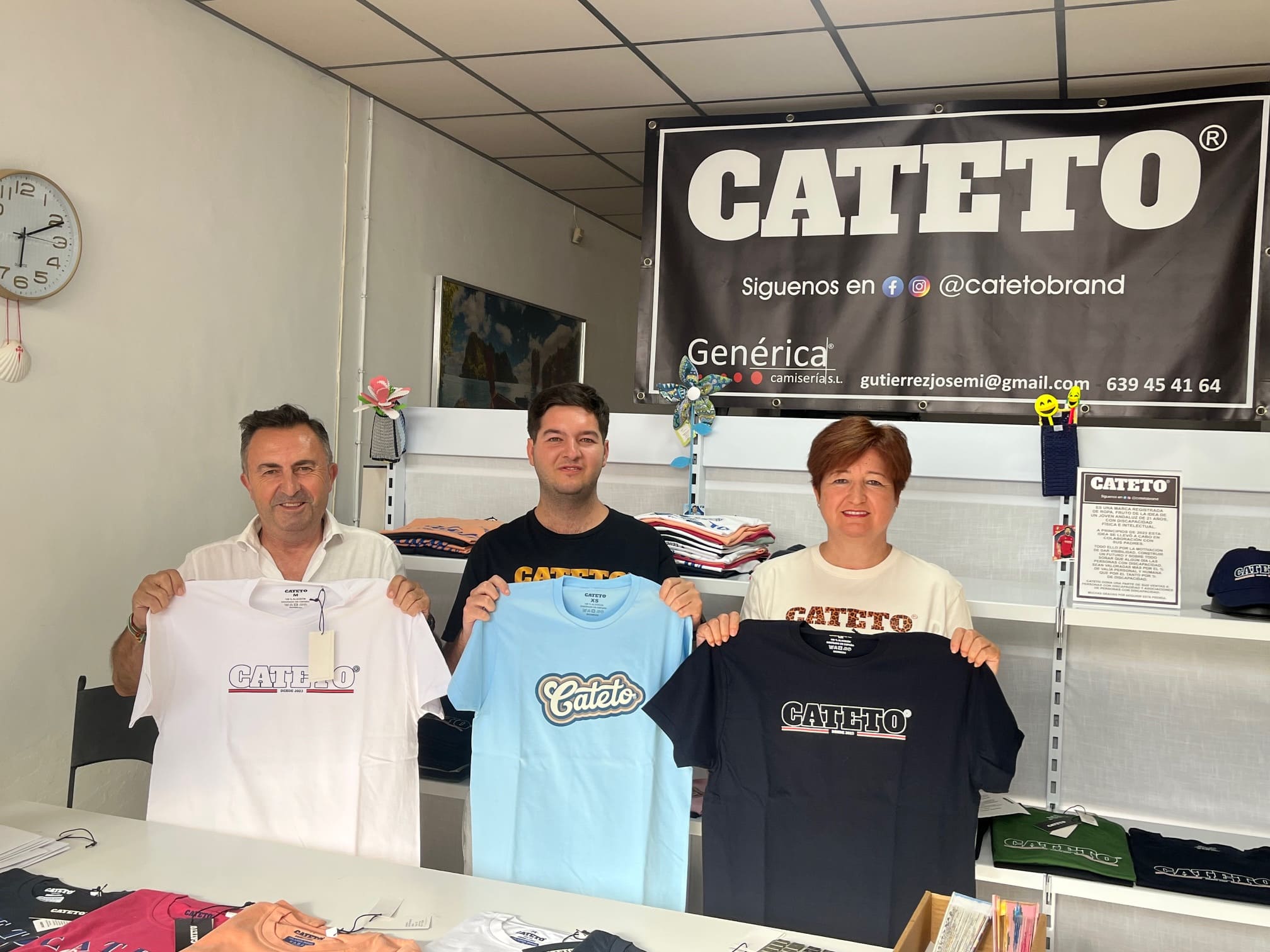 Miguel Ángel, un "cateto con estilo" y discapacidad física e intelectual que ha creado su propia marca de ropa